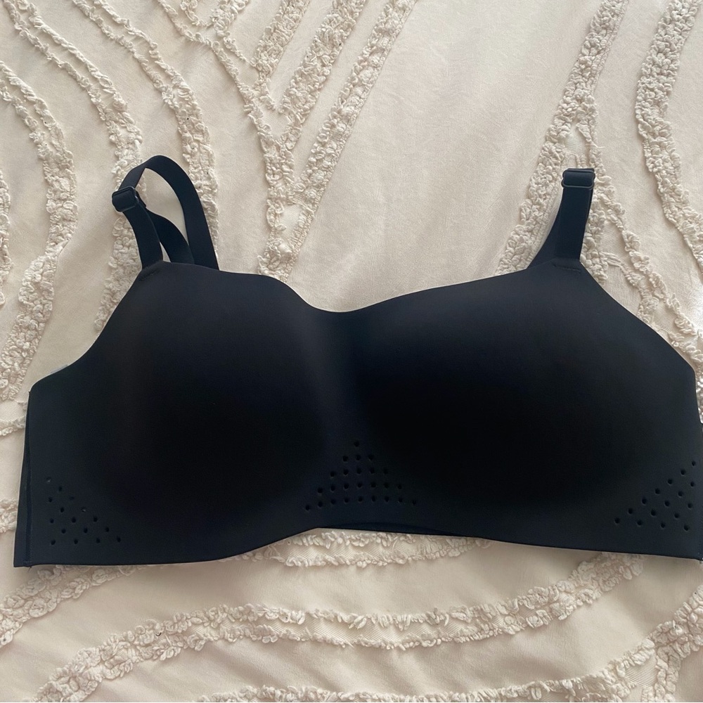 VICTORIA Secret VSX Seamless Black Wireless Molded-Cup Bra L-DD